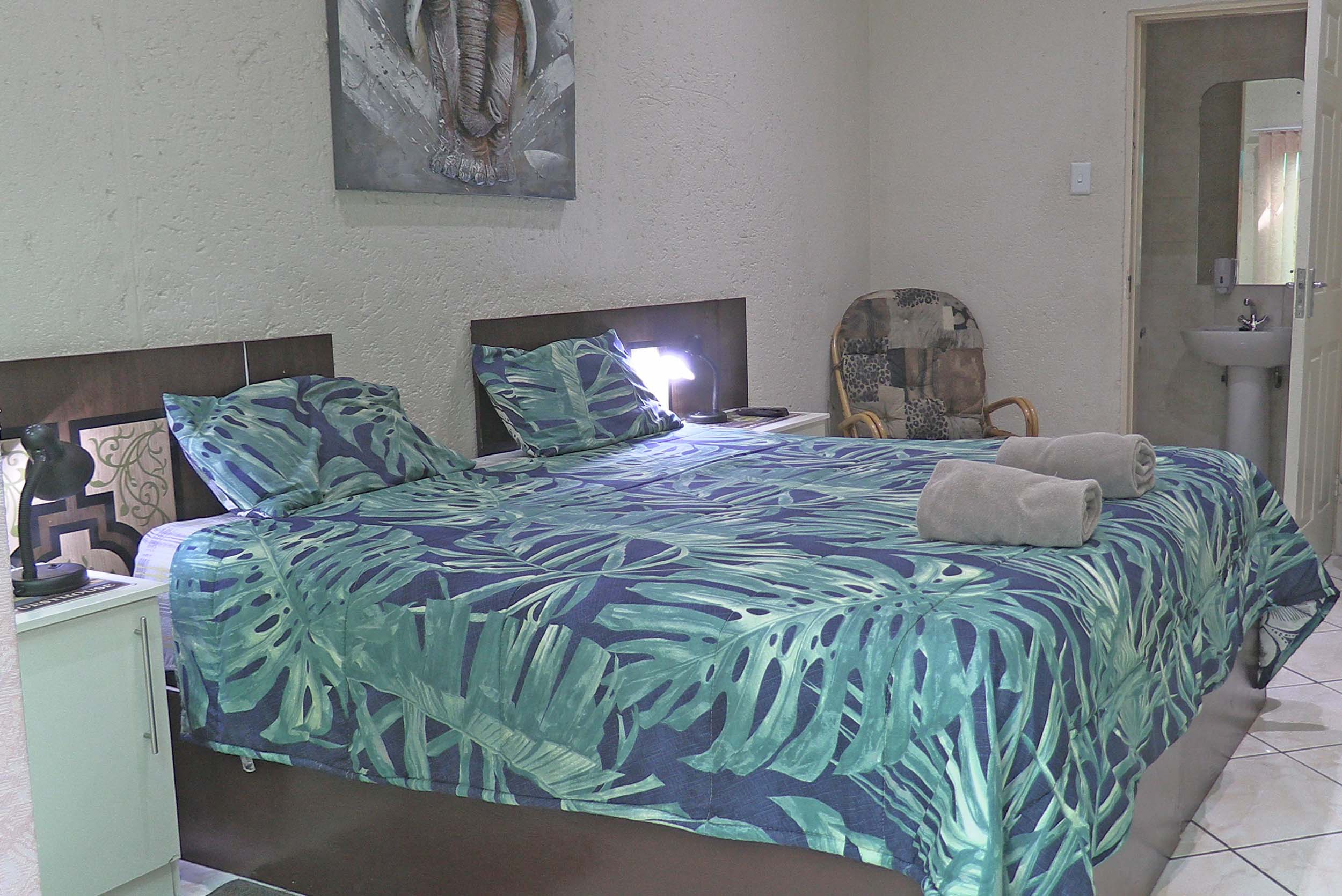 Witbank_Accommodation_Rock_Art_Guest_House_Room_4-2500-2026