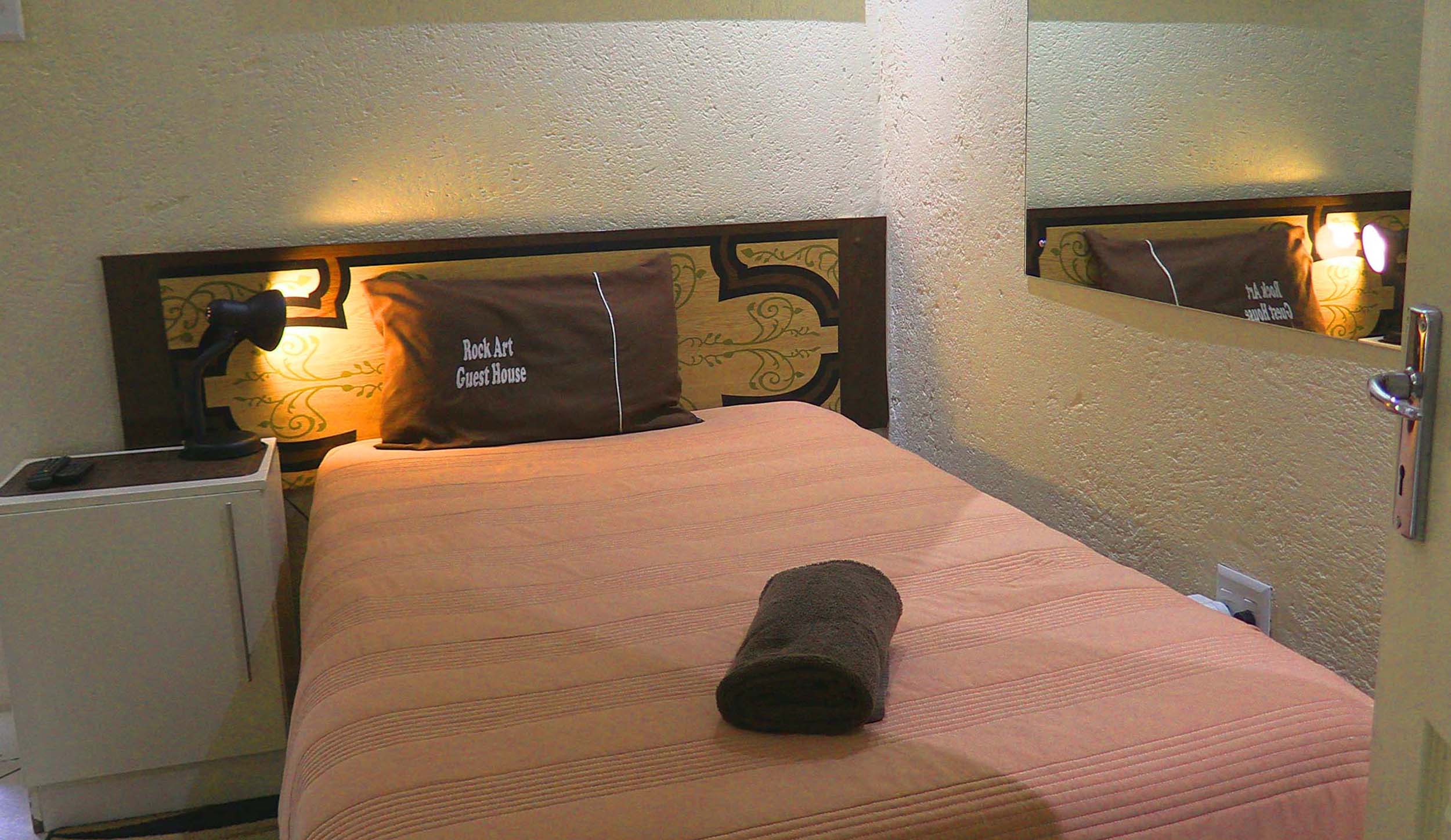 Witbank_Accommodation_Rock_Art_Guest_House_Room_7-v2-2500-2026